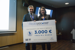 Josep Prieto, director dels EIMT de la UOC, amb María Fernández, vencedora de la categoría de Multimedia.